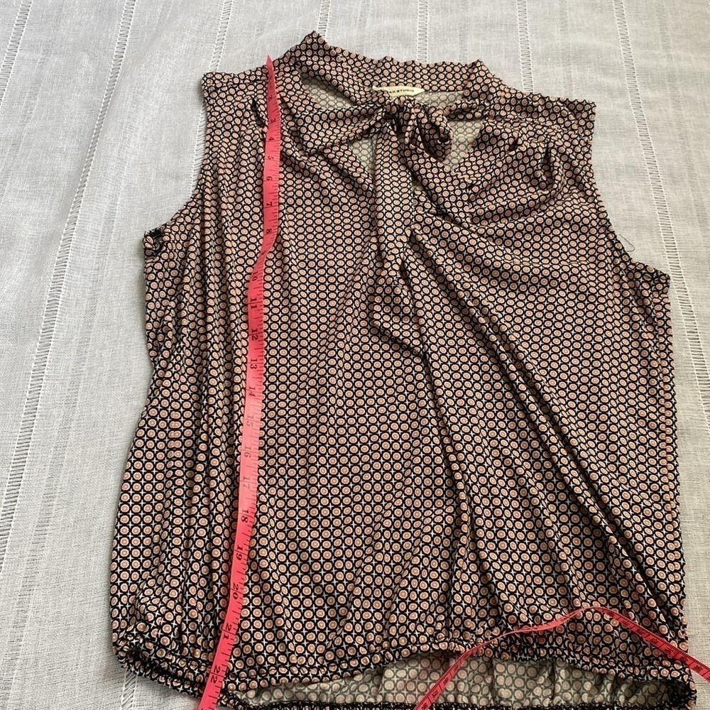 Max Studio sleeveless top with tie neck. - Picture 10 of 11